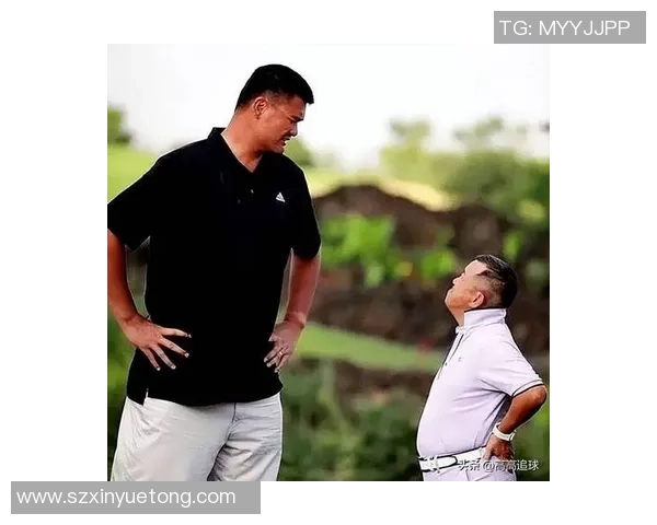 姚明与周润发亲密合影展现友谊与魅力引发粉丝热议