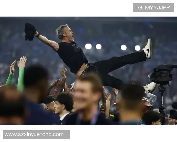 意甲激战那不勒斯逆转巴黎圣日耳曼帽子戏法引爆全场激情