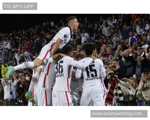 欧联杯精彩对决巴萨与里昂战成平局战术解析引发全场热议 欧联杯精彩对决巴萨与里昂战成平局战术解析引发全场热议